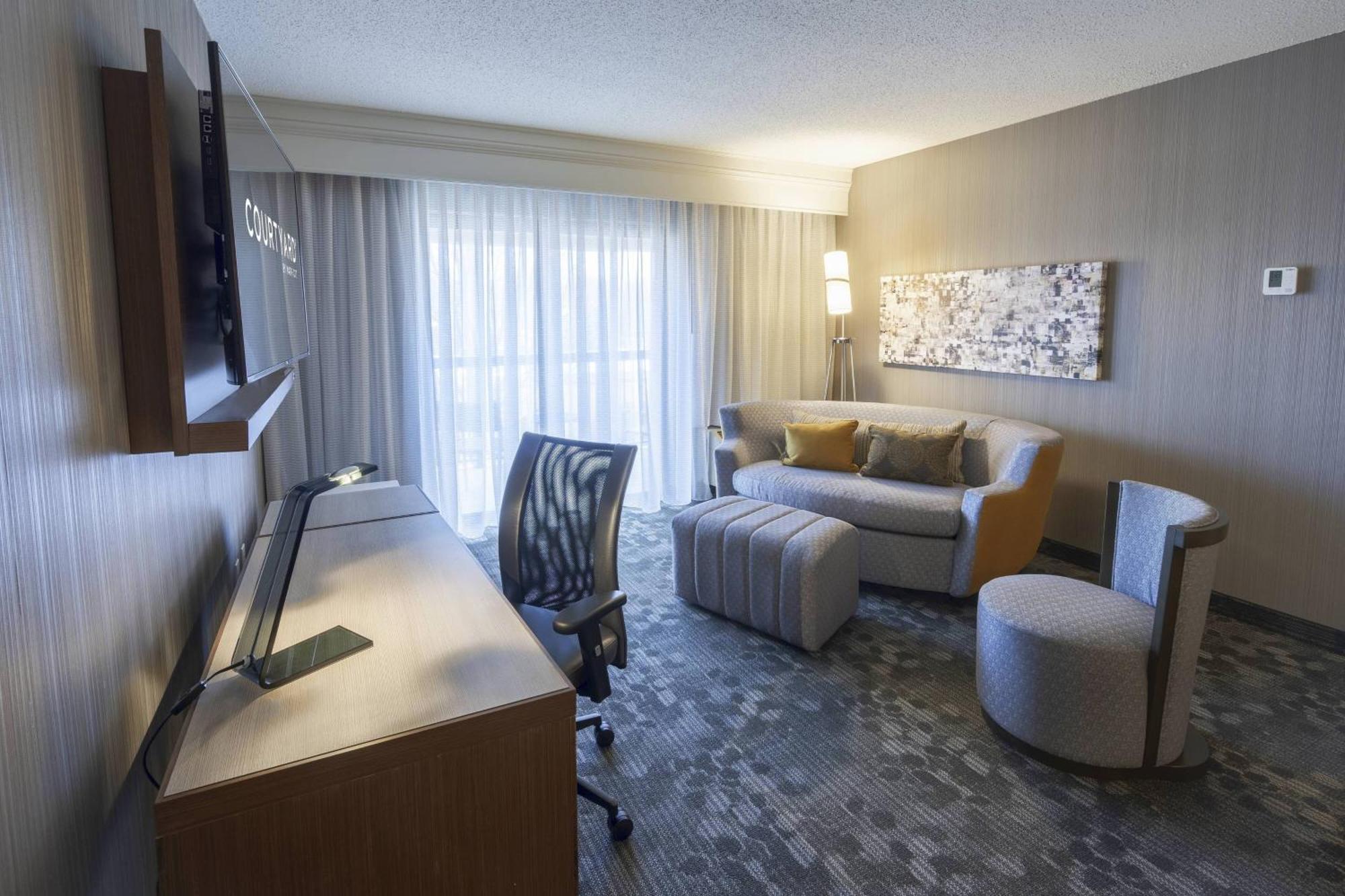 Courtyard By Marriott Cleveland Willoughby Hotel Eksteriør billede